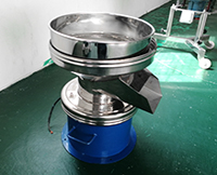 450過濾篩是集篩分與過濾為一身的過濾設備，多用于液體物料的過濾作用。